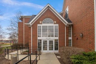 115 Hunt Club Drive 114N, St. Charles, IL 60174