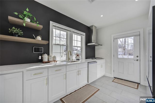 100 Brook Avenue, Englewood, NJ 07631