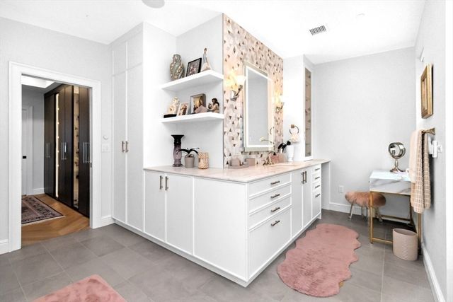 102 Saint Botolph St, Boston, MA 02115