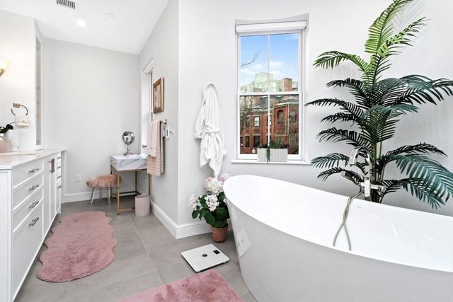 102 Saint Botolph St, Boston, MA 02115