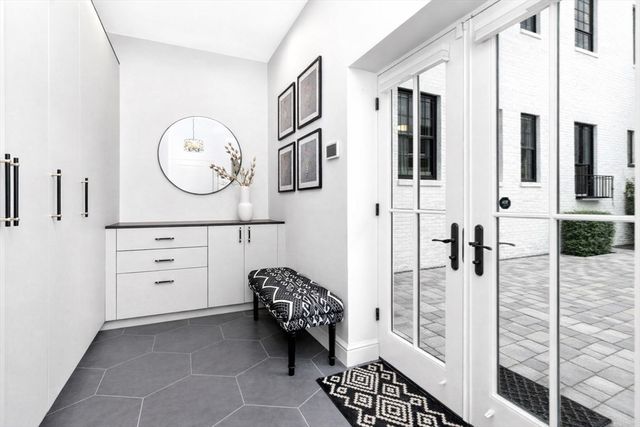 102 Saint Botolph St, Boston, MA 02115