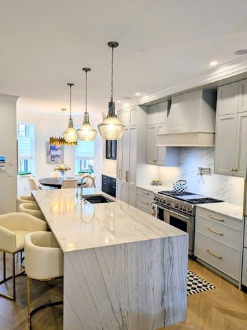 102 Saint Botolph St, Boston, MA 02115