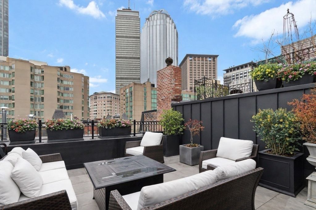 102 Saint Botolph St, Boston, MA 02115