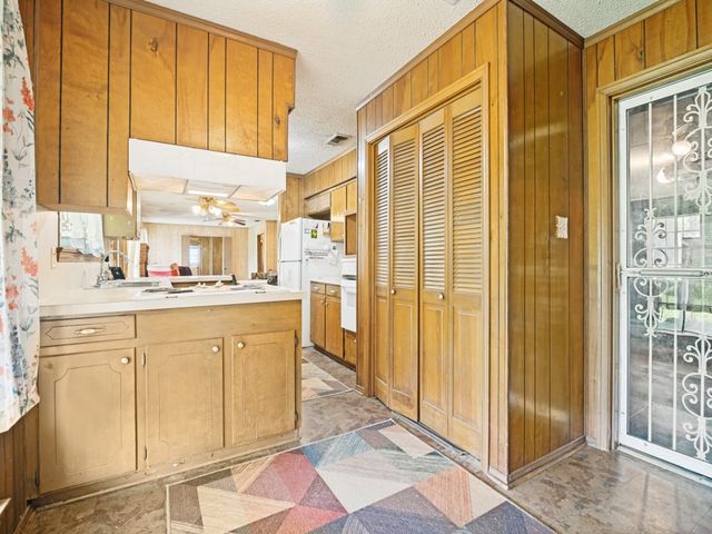 1081 Wright Street, Terrell, TX 75160
