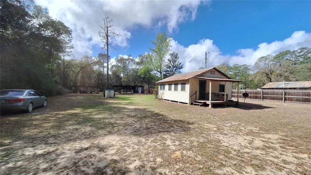Image 15 of property listing at 23548 NE 120TH STREET, Fort Mc Coy, FL 32134