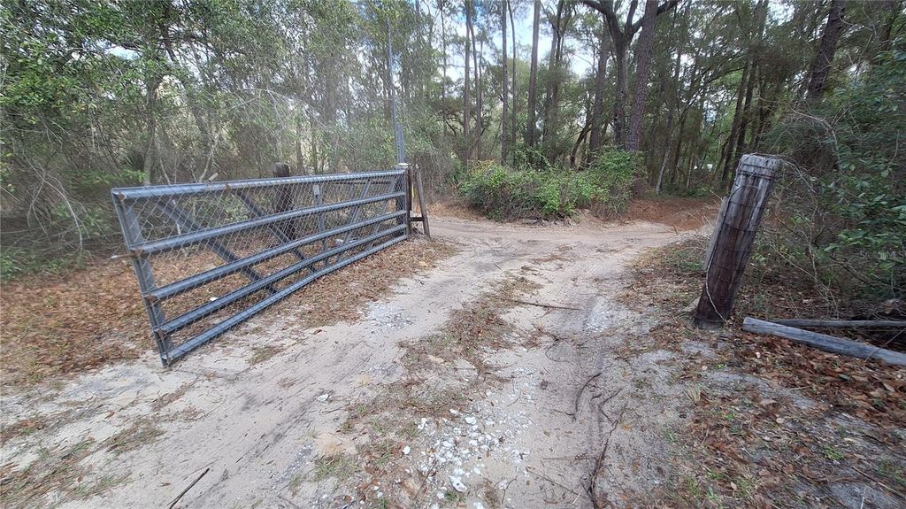 Image 28 of property listing at 23548 NE 120TH STREET, Fort Mc Coy, FL 32134