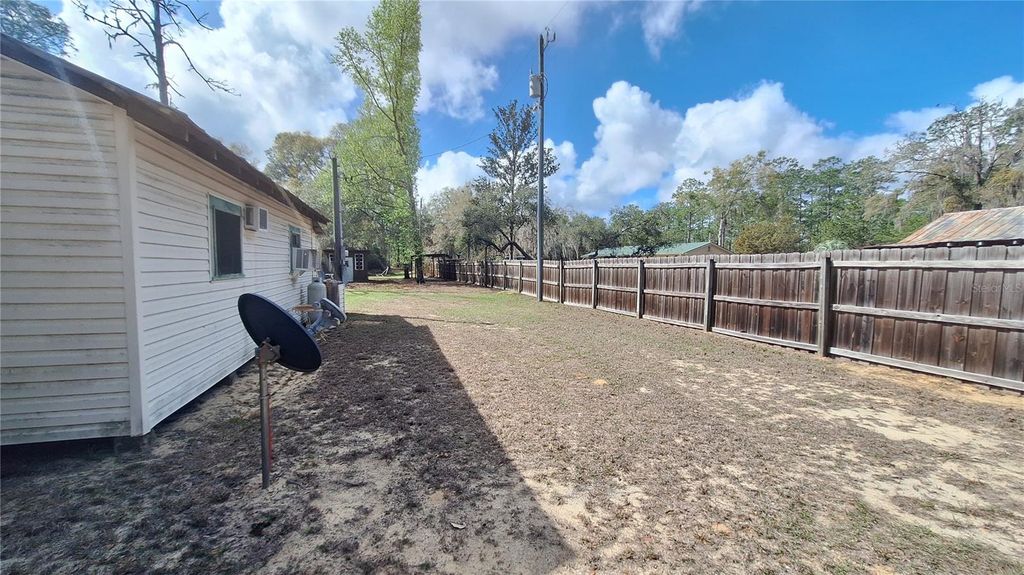 Image 29 of property listing at 23548 NE 120TH STREET, Fort Mc Coy, FL 32134