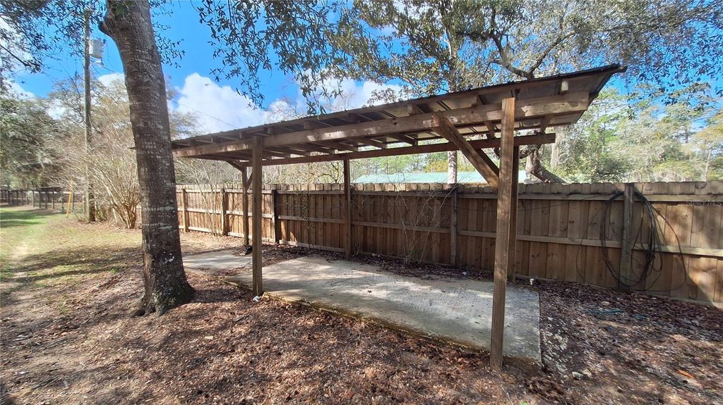 Image 9 of property listing at 23548 NE 120TH STREET, Fort Mc Coy, FL 32134