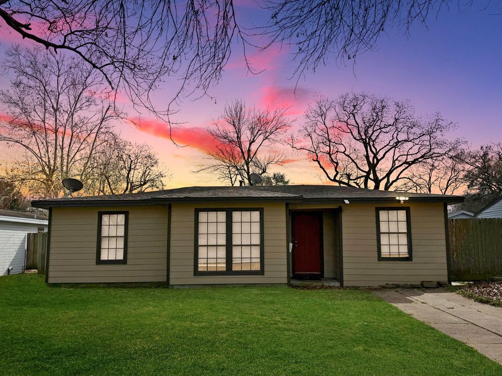 1533 2nd Avenue N, Texas City, TX 77590