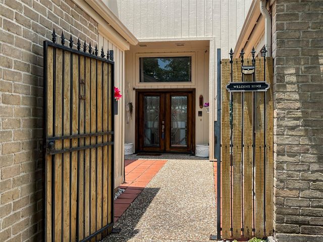 2358 Binley Drive, Houston, TX 77077