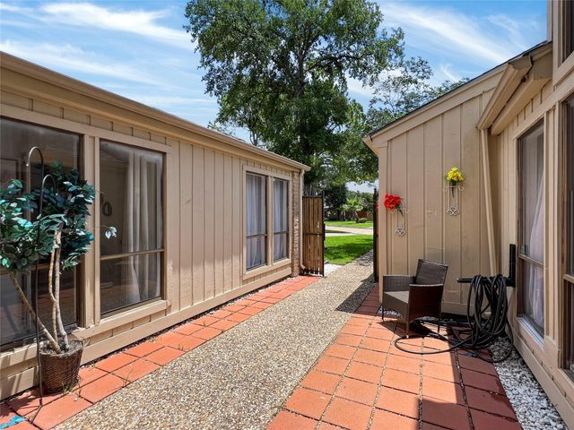 2358 Binley Drive, Houston, TX 77077