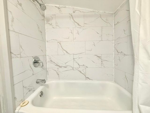 3715 Sandlewood RD, Roanoke, VA 24018