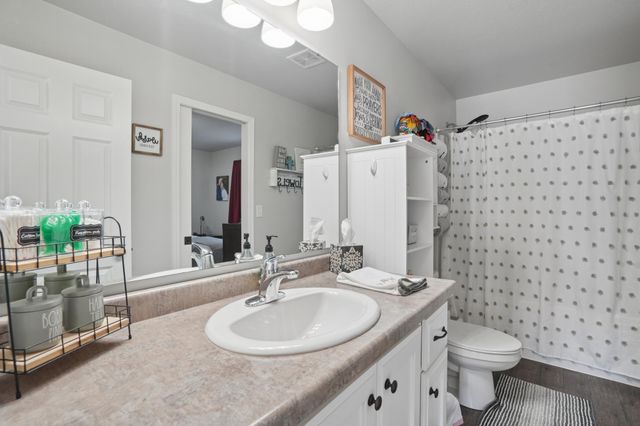 1710 67th Avenue S, Fargo, ND 58104