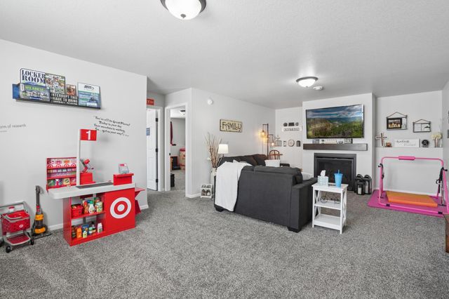 1710 67th Avenue S, Fargo, ND 58104