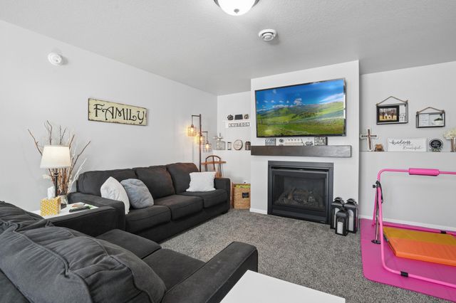 1710 67th Avenue S, Fargo, ND 58104