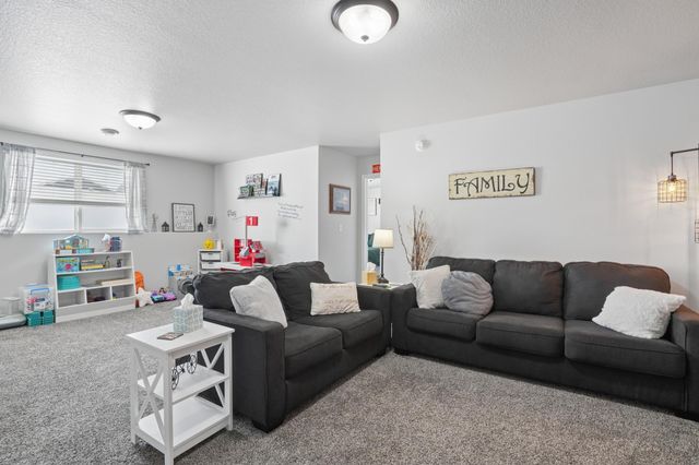 1710 67th Avenue S, Fargo, ND 58104