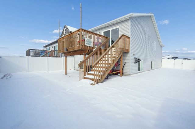 1710 67th Avenue S, Fargo, ND 58104