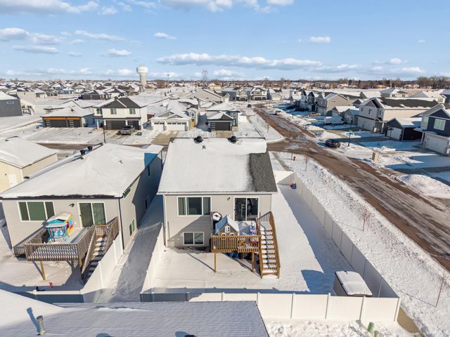 1710 67th Avenue S, Fargo, ND 58104