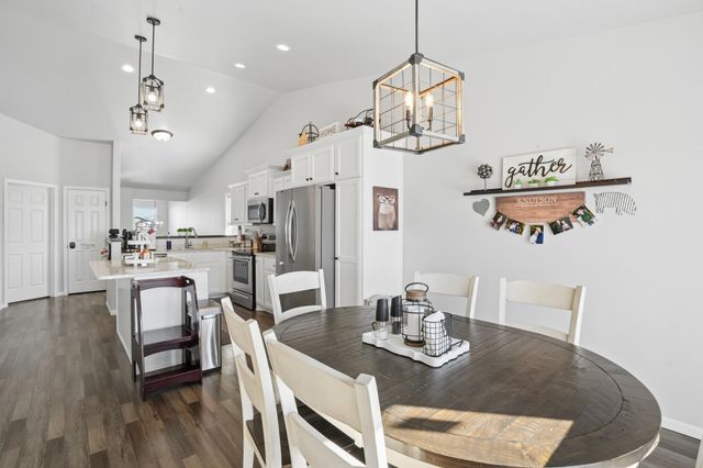 1710 67th Avenue S, Fargo, ND 58104