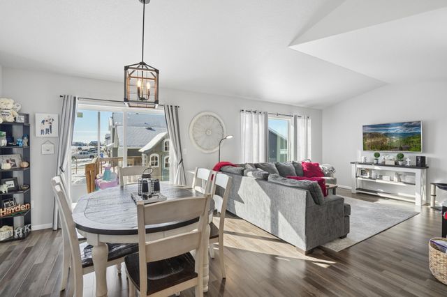 1710 67th Avenue S, Fargo, ND 58104