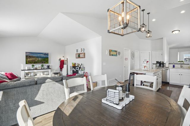 1710 67th Avenue S, Fargo, ND 58104