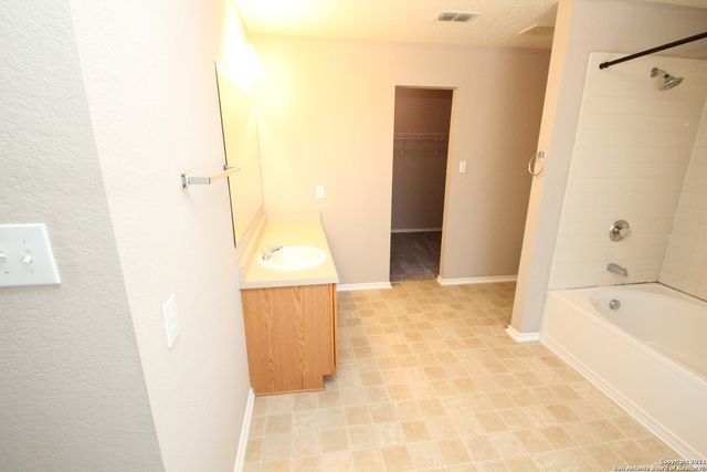 9715 AMBER LEDGE, San Antonio, TX 78245