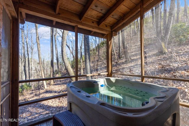 2123 Bluff Mountain Rd, Sevierville, TN 37876