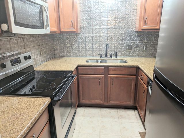 2601 Bellefontaine Street B204, Houston, TX 77025