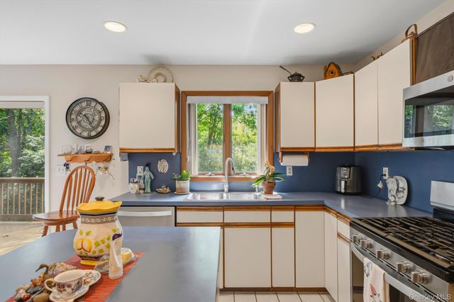 842 Route 284, Westtown, NY 10998