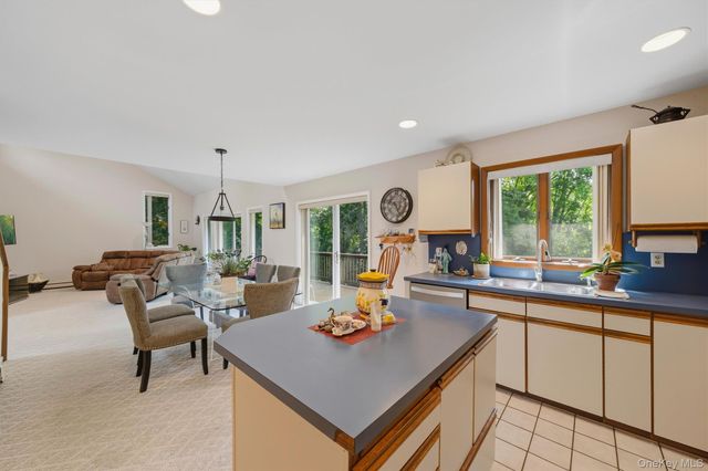 842 Route 284, Westtown, NY 10998