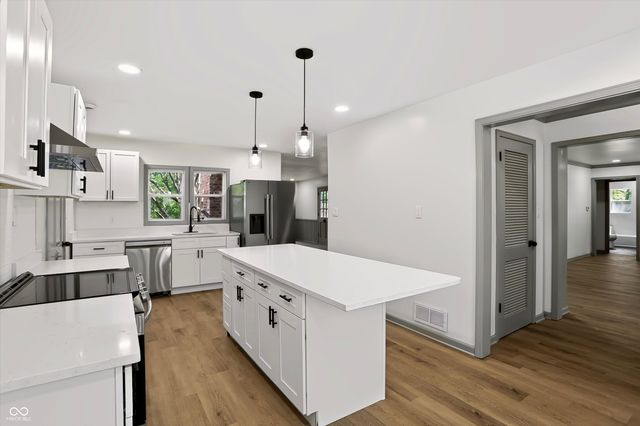10465 Woodlawn Drive, Carmel, IN 46280