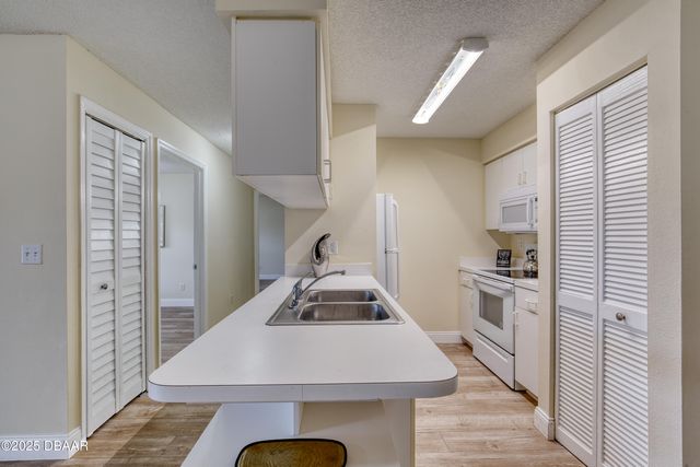 678 Wellington Station Blvd Apt 60, Ormond Beach, FL 32174