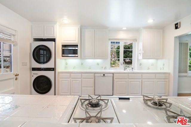 12100 Marine Street, Los Angeles, CA 90066