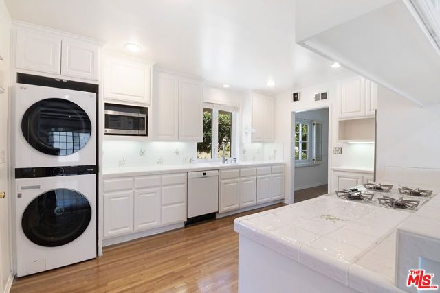 12100 Marine Street, Los Angeles, CA 90066
