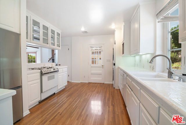 12100 Marine Street, Los Angeles, CA 90066