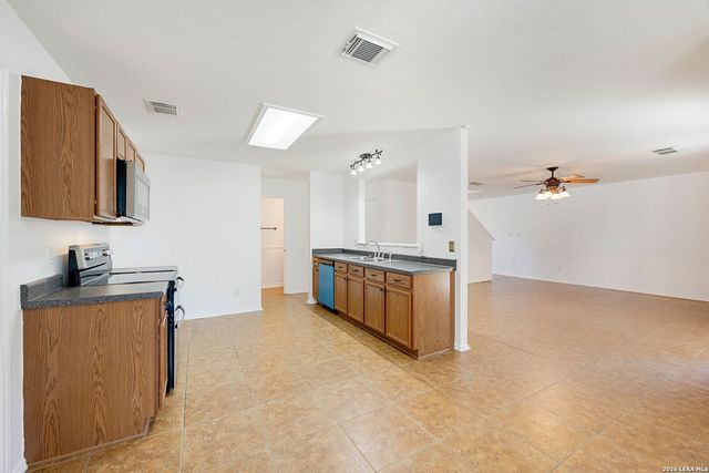 9046 Camino Rey, San Antonio, TX 78245