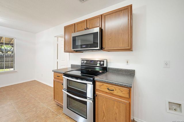 9046 Camino Rey, San Antonio, TX 78245