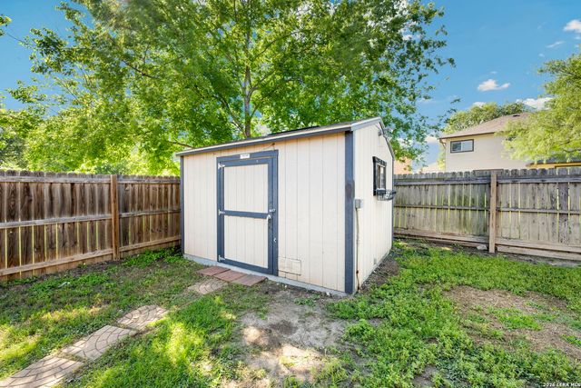 9046 Camino Rey, San Antonio, TX 78245