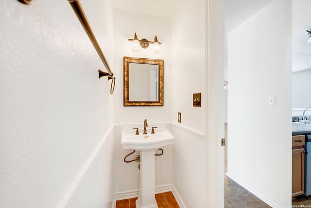 9046 Camino Rey, San Antonio, TX 78245