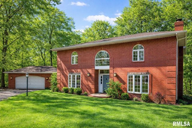 319 W RAVINWOODS Road, Peoria, IL 61615