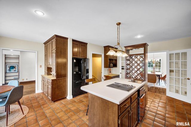 319 W RAVINWOODS Road, Peoria, IL 61615