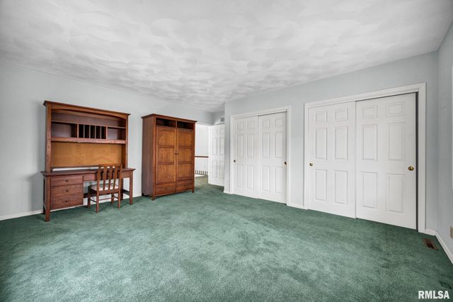 319 W RAVINWOODS Road, Peoria, IL 61615