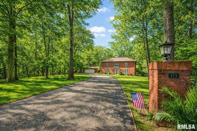 319 W RAVINWOODS Road, Peoria, IL 61615