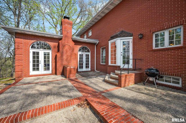 319 W RAVINWOODS Road, Peoria, IL 61615