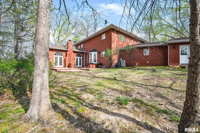 319 W RAVINWOODS Road, Peoria, IL 61615