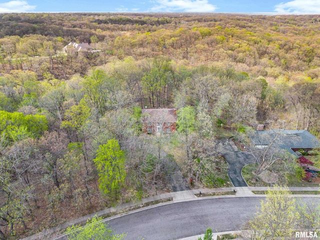 319 W RAVINWOODS Road, Peoria, IL 61615