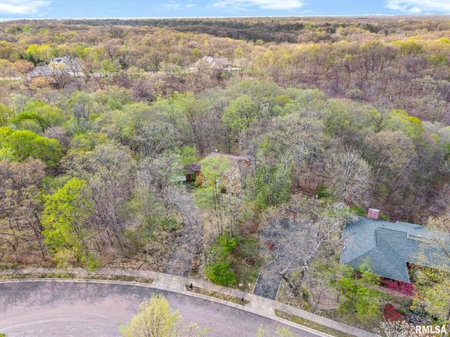 319 W RAVINWOODS Road, Peoria, IL 61615