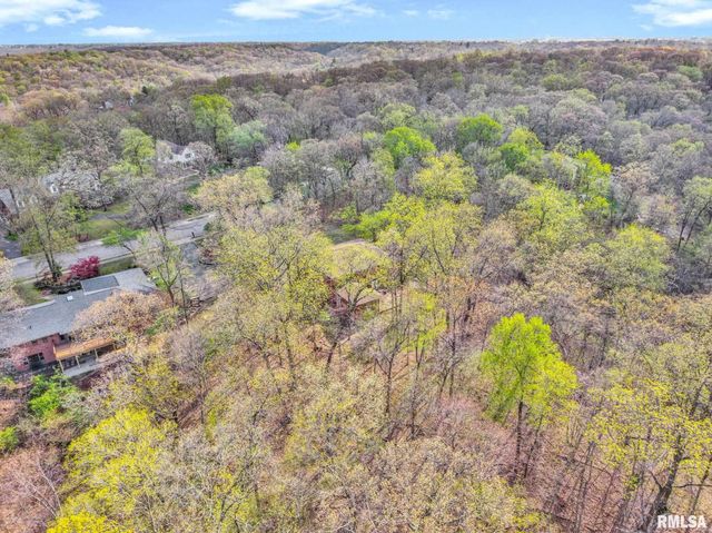 319 W RAVINWOODS Road, Peoria, IL 61615