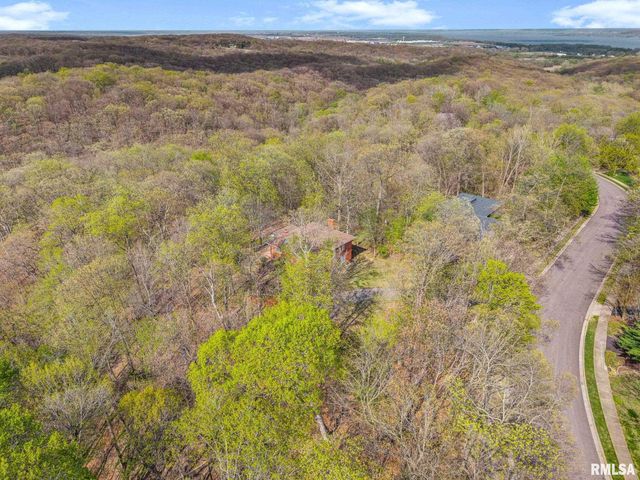 319 W RAVINWOODS Road, Peoria, IL 61615