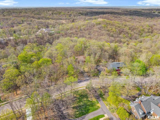319 W RAVINWOODS Road, Peoria, IL 61615